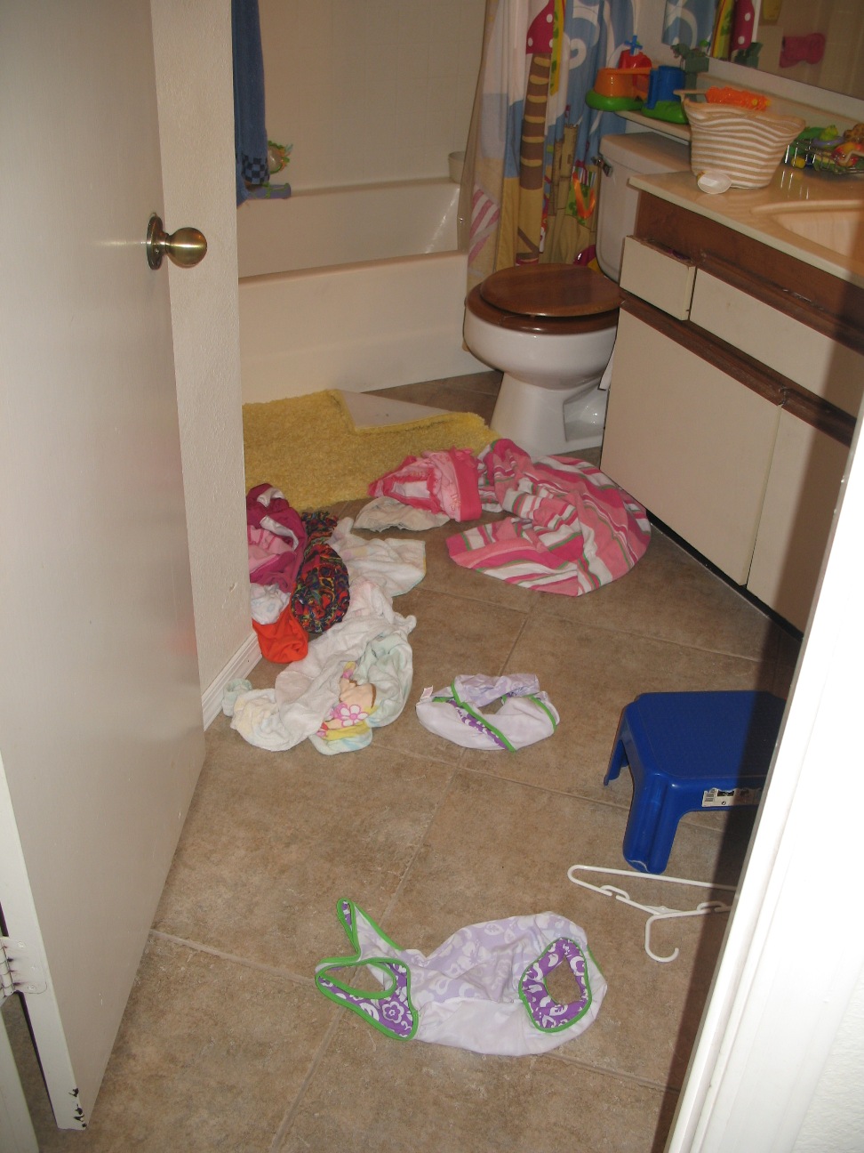 Kids bathroom (before)